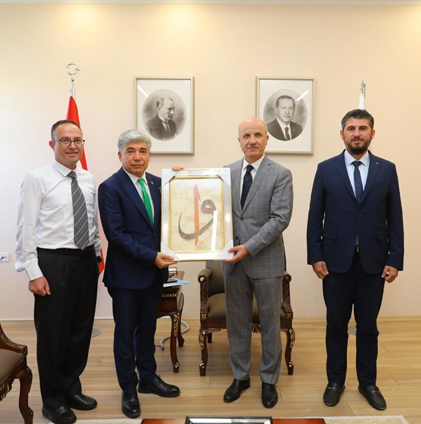 Teknoloji Fakülteleri Dekanlar Konseyi Yönetimi YÖK Başkanına Hayırlı olsun ziyaretinde bulundular.